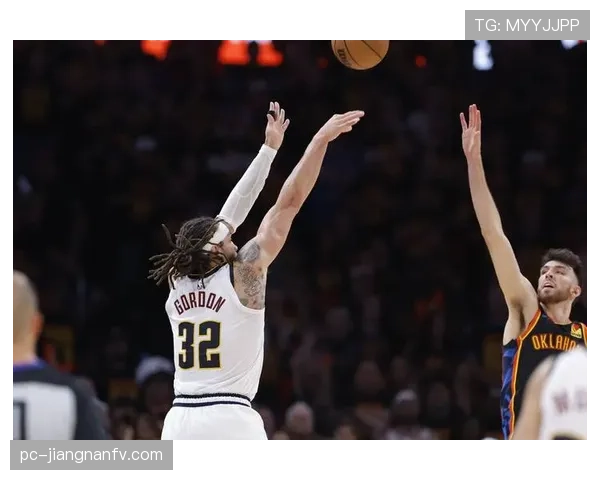 埃里克·戈登三分无球跑动显著提升球队关键时刻得分效率