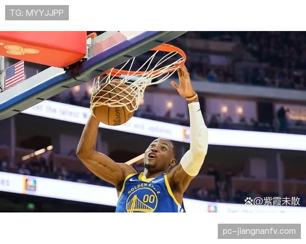 库明加从单打转无球跑动为库里拉开空间显著提升效率