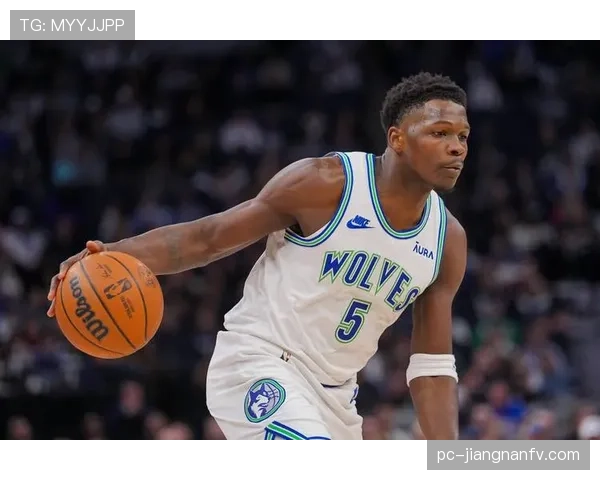 爱德华兹突破得分效率提升 拉开球队关键回合差距